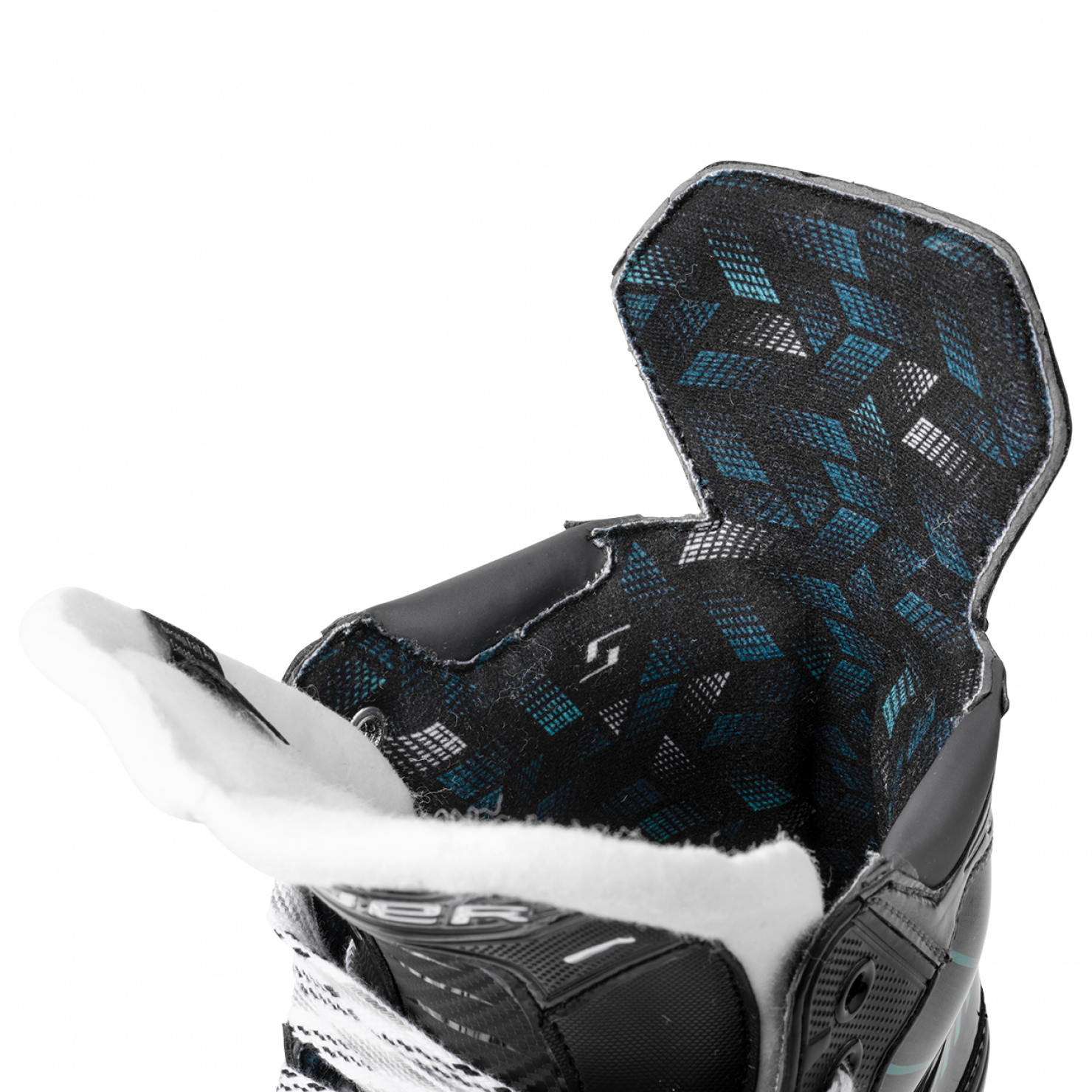Коньки BAUER S26 SUPREME F30 INT